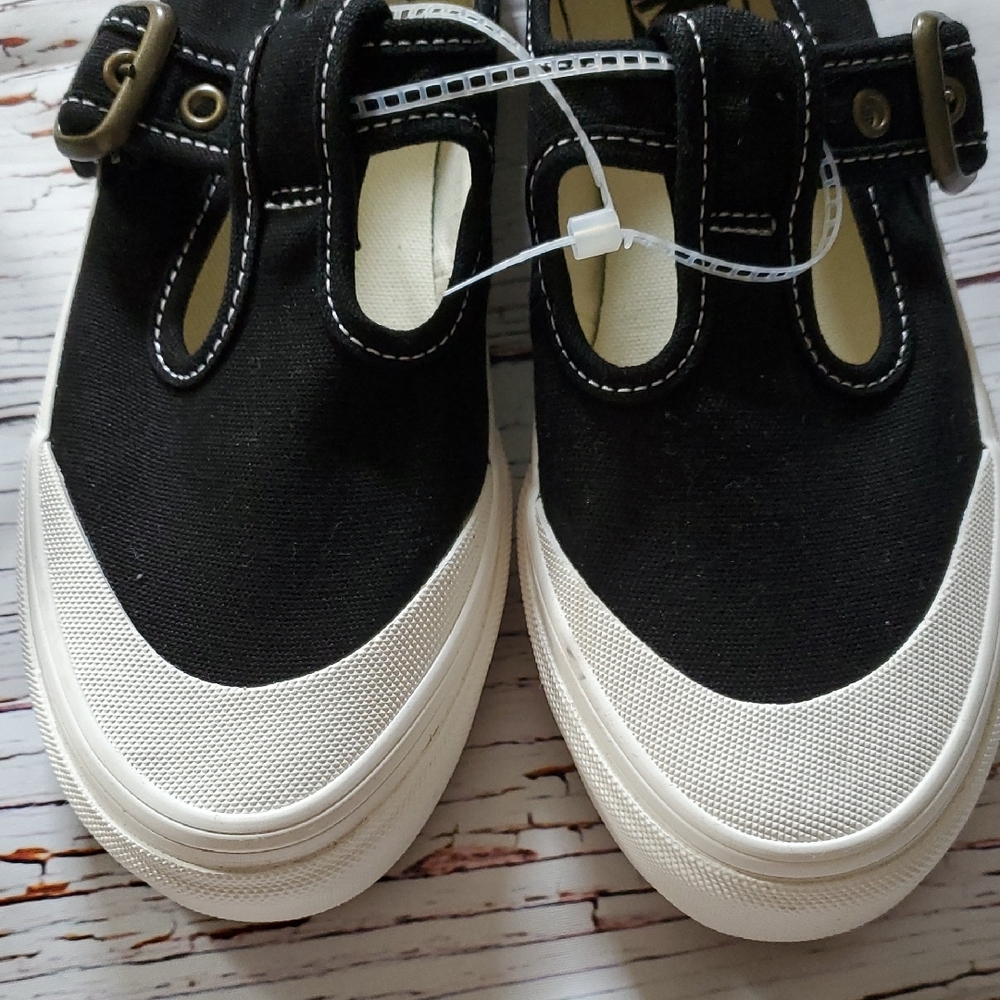 ποΈ Vans Black and White Mary Janes Buckle Sneakers π€π€ - Picture 8 of 11